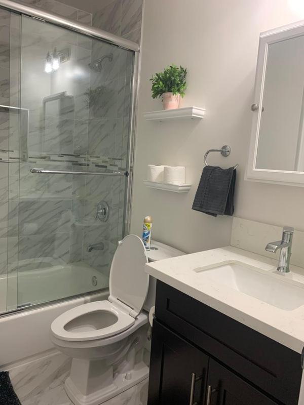 Gated Contemporary 3 Bedroom - 2 Bathroom Home In South La Plus Parking 洛杉矶 外观 照片