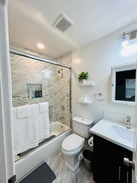 Gated Contemporary 3 Bedroom - 2 Bathroom Home In South La Plus Parking 洛杉矶 外观 照片
