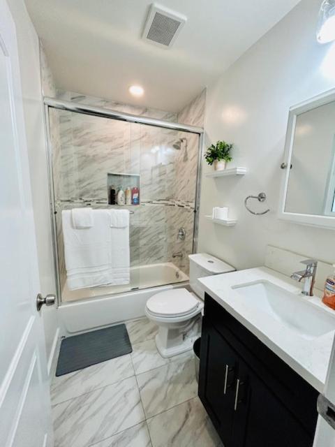 Gated Contemporary 3 Bedroom - 2 Bathroom Home In South La Plus Parking 洛杉矶 外观 照片